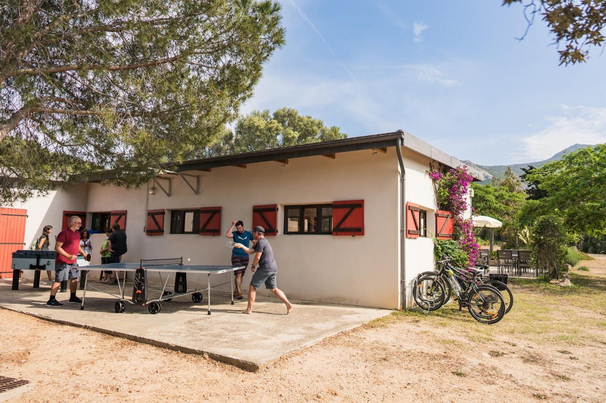 Feriendorf La Mora Calvi  Zewnętrze zdjęcie
